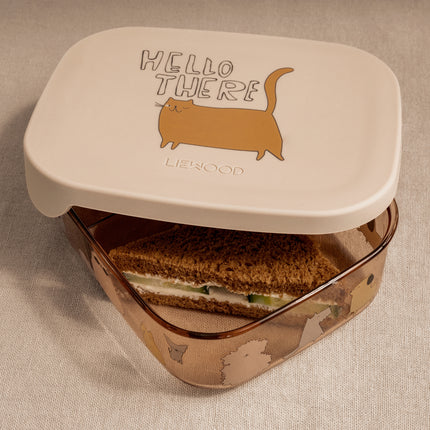 Liewood Lunchbox Arthur Tritant Cats And Dogs/ Sandy koop je bij Babywinkel