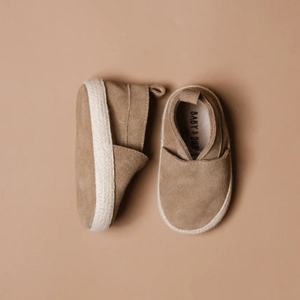Baby Dutch Baby Schoentjes Lou Sand Suede koop je bij Babywinkel