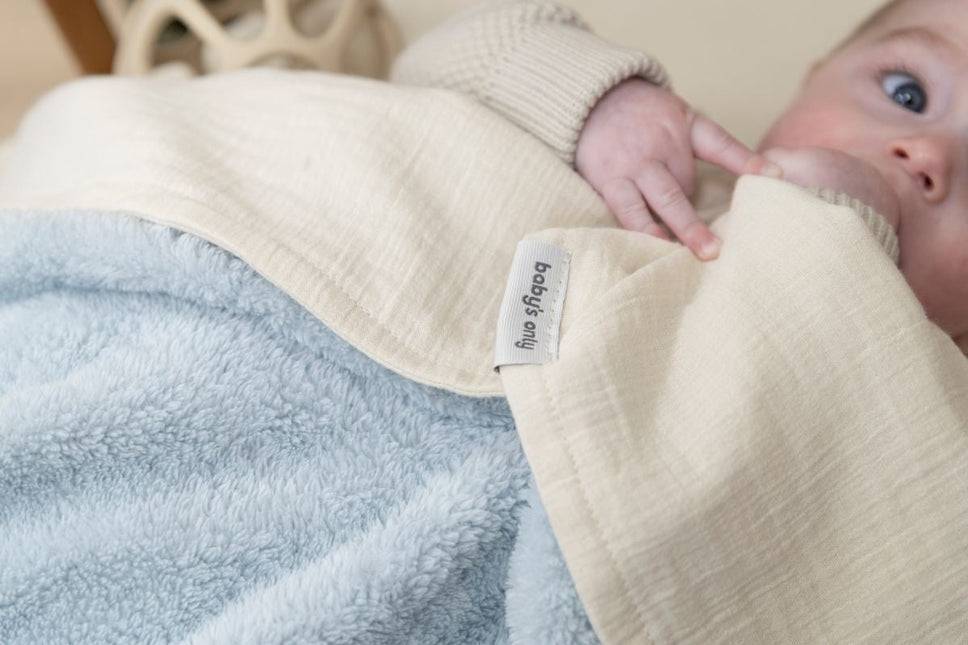 Baby's Only Ledikantdeken Cozy Misty Blue koop je bij Babywinkel