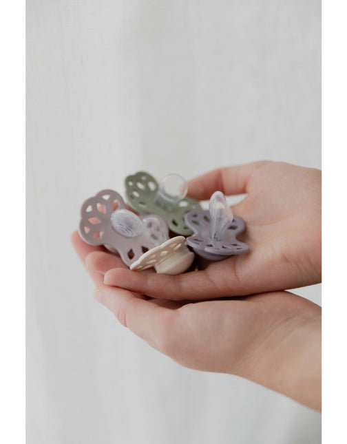 BIBS Speen Maat 1 Silicone Symmetrical Blossom/Dusky Lilac 2st koop je bij Babywinkel