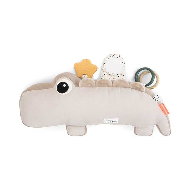 Done by Deer Hangspeeltje Croco Sand koop je bij Babywinkel