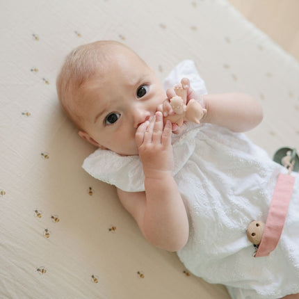Mushie Bijtring Roze koop je bij Babywinkel