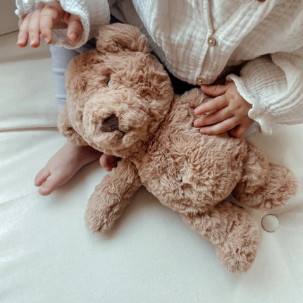 Flow Amsterdam Knuffel Met Hartslag Lou Brown koop je bij Babywinkel