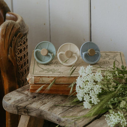 Frigg Speen Maat 1 Little Viking Sage / Cream Silicone 2St koop je bij Babywinkel