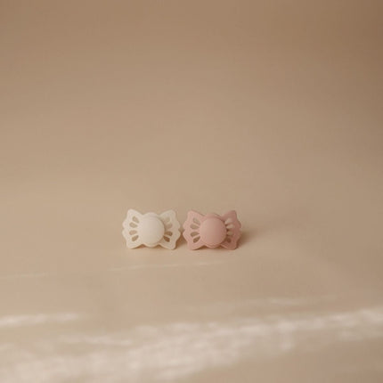 Frigg Speen Maat 1 Lucky Cream/Blush Silicone 2 - Pack koop je bij Babywinkel