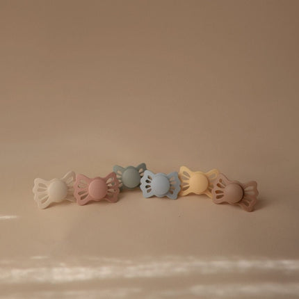 Frigg Speen Maat 1 Lucky Cream/Blush Silicone 2 - Pack koop je bij Babywinkel