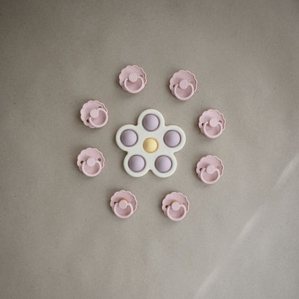 Frigg Speen Maat 2 Daisy Baby Pink/Soft Lilac Silicone 2 - Pack koop je bij Babywinkel