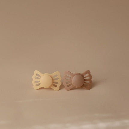 Frigg Speen Maat 2 Lucky Pale Doffodil/Silky Satin Silicone 2 - Pack koop je bij Babywinkel