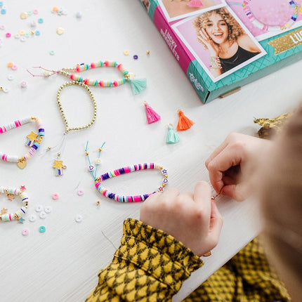 Gekleurde Knutselset Geluksarmbanden Maken koop je bij Babywinkel