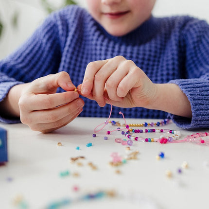 Gekleurde Knutselset Kralen Armbanden Maken koop je bij Babywinkel