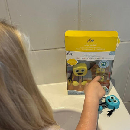 Glopals Badspeelgoed Sensorisch Light - Up Poppetje en Cubes Blair koop je bij Babywinkel