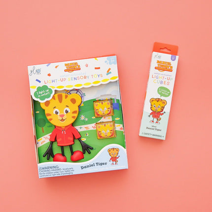 Glopals Badspeelgoed Sensorisch Light - Up Poppetje en Cubes Daniel Tiger koop je bij Babywinkel
