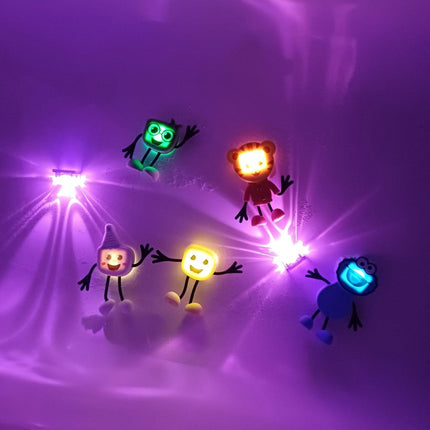 Glopals Badspeelgoed Sensorisch Light - Up Poppetje en Cubes Daniel Tiger koop je bij Babywinkel