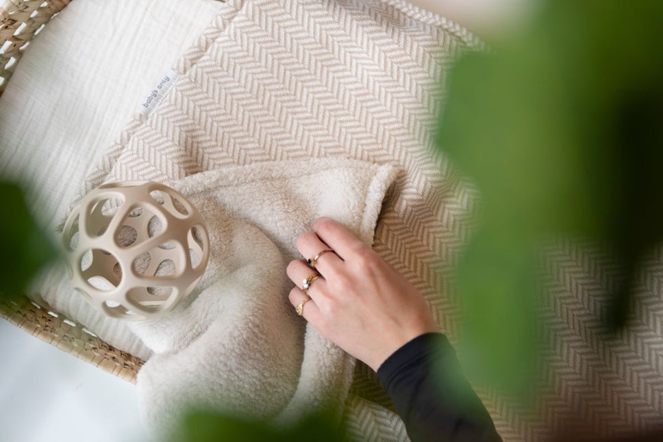 Baby's Only Ledikantdeken Teddy Dawn Nordic Blue/Ecru koop je bij Babywinkel