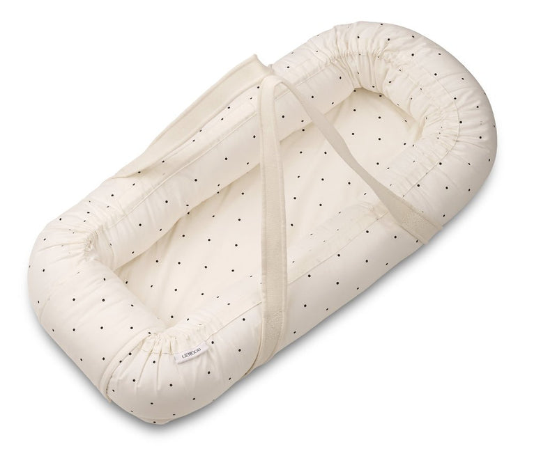 Liewood Babynestje Gro Classic Dot Creme De La Creme koop je bij Babywinkel