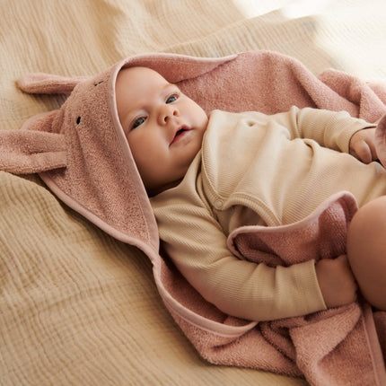 Liewood Badcape Baby Albert Rabbit Rose koop je bij Babywinkel