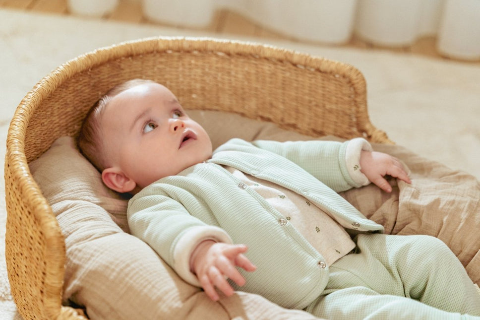 Little Dutch Baby Vestje Wafel Soft Green koop je bij Babywinkel