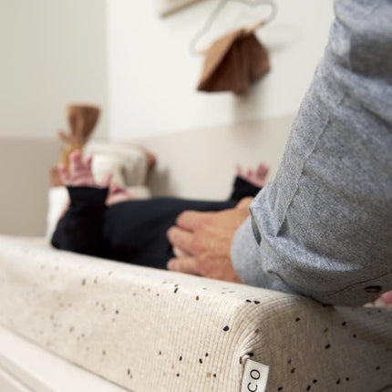 Meyco Aankleedkussenhoes Rib Mini Spot Sand Melange 50X70cm koop je bij Babywinkel