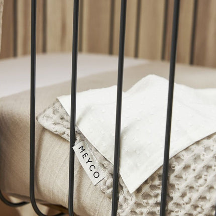 Meyco Baby Waffle Cotton Ledikant Deken Greige 100x150cm koop je bij Babywinkel