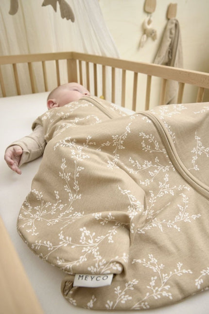 Meyco Slaapzak Baby Branches Heupdysplasie Sand koop je bij Babywinkel