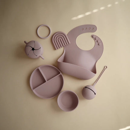 Mushie Baby Bordje Silicone Soft Lilac koop je bij Babywinkel