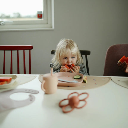 Mushie Baby Bordje Vierkant Blush 2st koop je bij Babywinkel