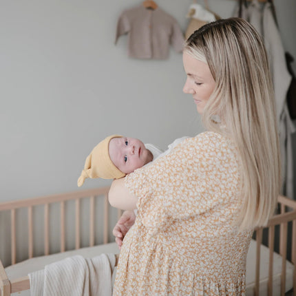 Mushie Babymutsje Mustard Melange koop je bij Babywinkel