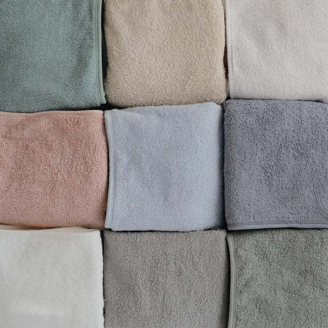Mushie Badcape Baby Fog koop je bij Babywinkel