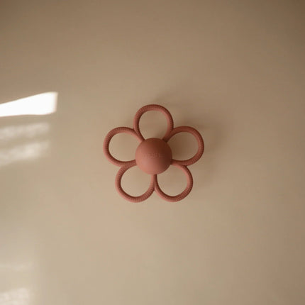 Mushie Bijtring Rammelaar Daisy koop je bij Babywinkel