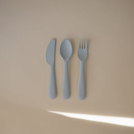 Mushie Baby Bestekset Powder Blue koop je bij Babywinkel