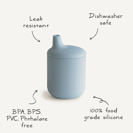 Mushie Drinkbeker Met Tuit Powder Blue koop je bij Babywinkel