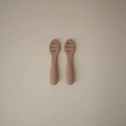 Mushie Oefenlepel Natural/Shifting Sand koop je bij Babywinkel