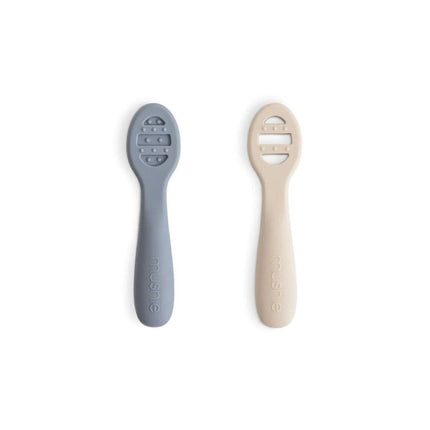Mushie Oefenlepel Tradewinds/Shifting Sand koop je bij Babywinkel