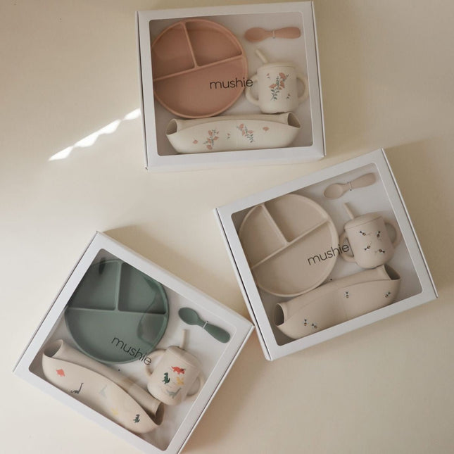 Mushie Giftbox Voeddingsset - Pink Flowers koop je bij Babywinkel