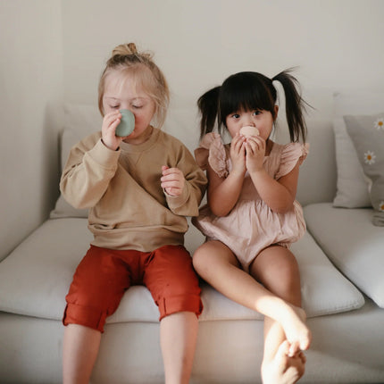 Mushie Oefenbeker Blush koop je bij Babywinkel