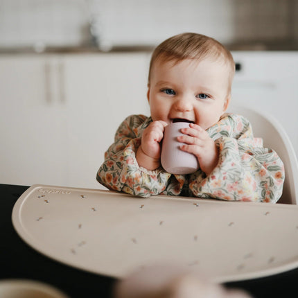 Mushie Oefenbeker Soft Lilac koop je bij Babywinkel