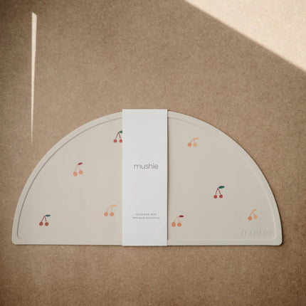 Mushie Placemat Cherries koop je bij Babywinkel
