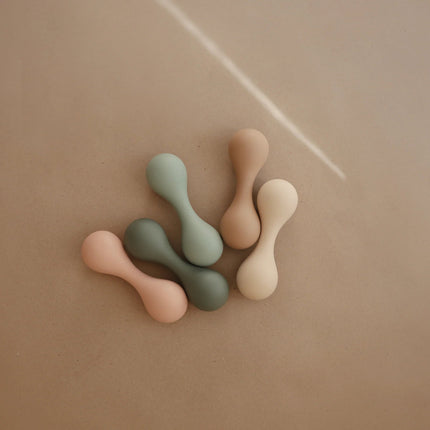 Mushie Rammelaar Blush koop je bij Babywinkel