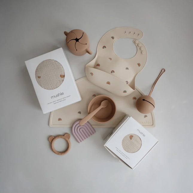 Mushie Slabbetje Silicone Rainbow koop je bij Babywinkel