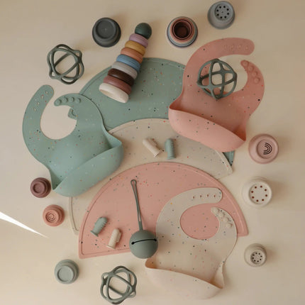 Mushie Slabbetje Silicone Vanille Confetti koop je bij Babywinkel