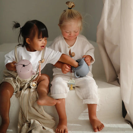 Mushie Snackbakje Powder Blue koop je bij Babywinkel