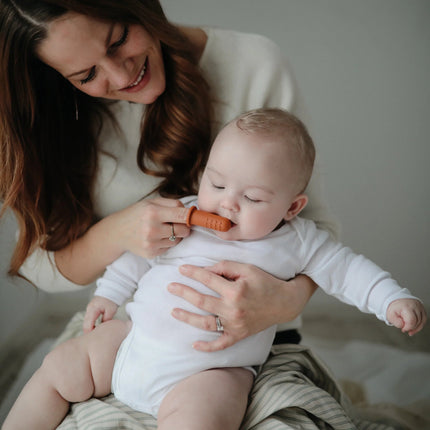 Mushie Tandenborstel Sand/Clay koop je bij Babywinkel