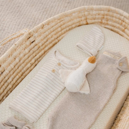 Little Dutch Babymutsje Soft Beige Stripe koop je bij Babywinkel
