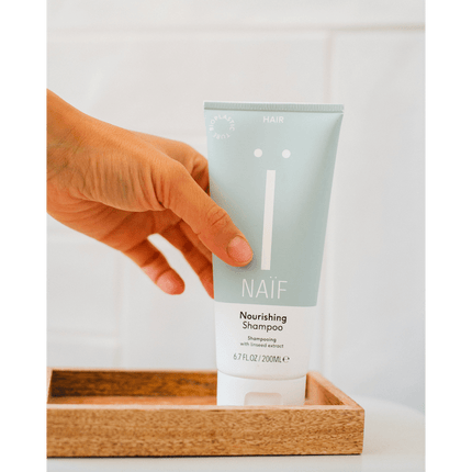 Naif Baby Shampoo 200ml koop je bij Babywinkel