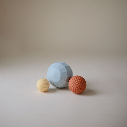 Mushie Speelbal Met Textuur 3St koop je bij Babywinkel