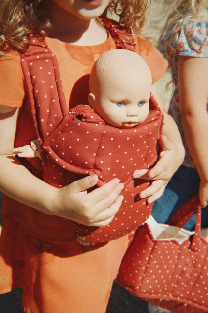 Poppendraagzak Fraise Dot koop je bij Babywinkel