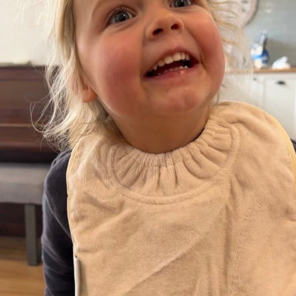 Silly Billyz Slabbetje Large White Sand koop je bij Babywinkel