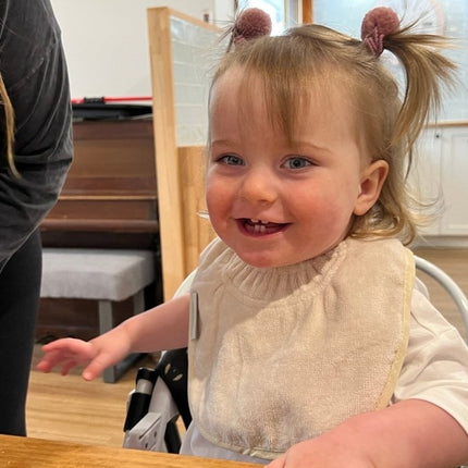 Silly Billyz Slabbetje Large White Sand koop je bij Babywinkel