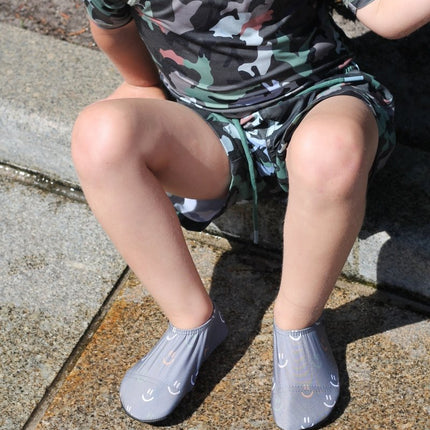 Slipstop Waterschoentjes Smiley Grey Boys koop je bij Babywinkel