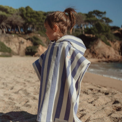 Strandponcho “Dreamy Purple Stripe” – One Size koop je bij Babywinkel